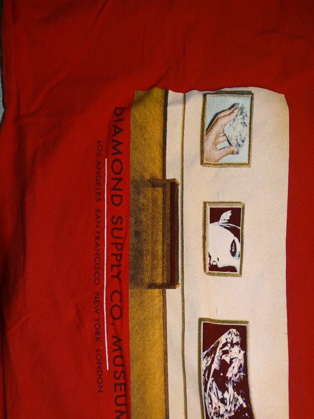 Diamond Supply Co. Museum Graphic Cropped Tee Red Art Gallery Photo Print Street